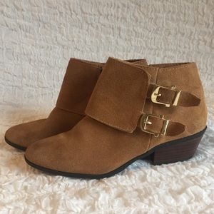 Shirt brown boots with buckles